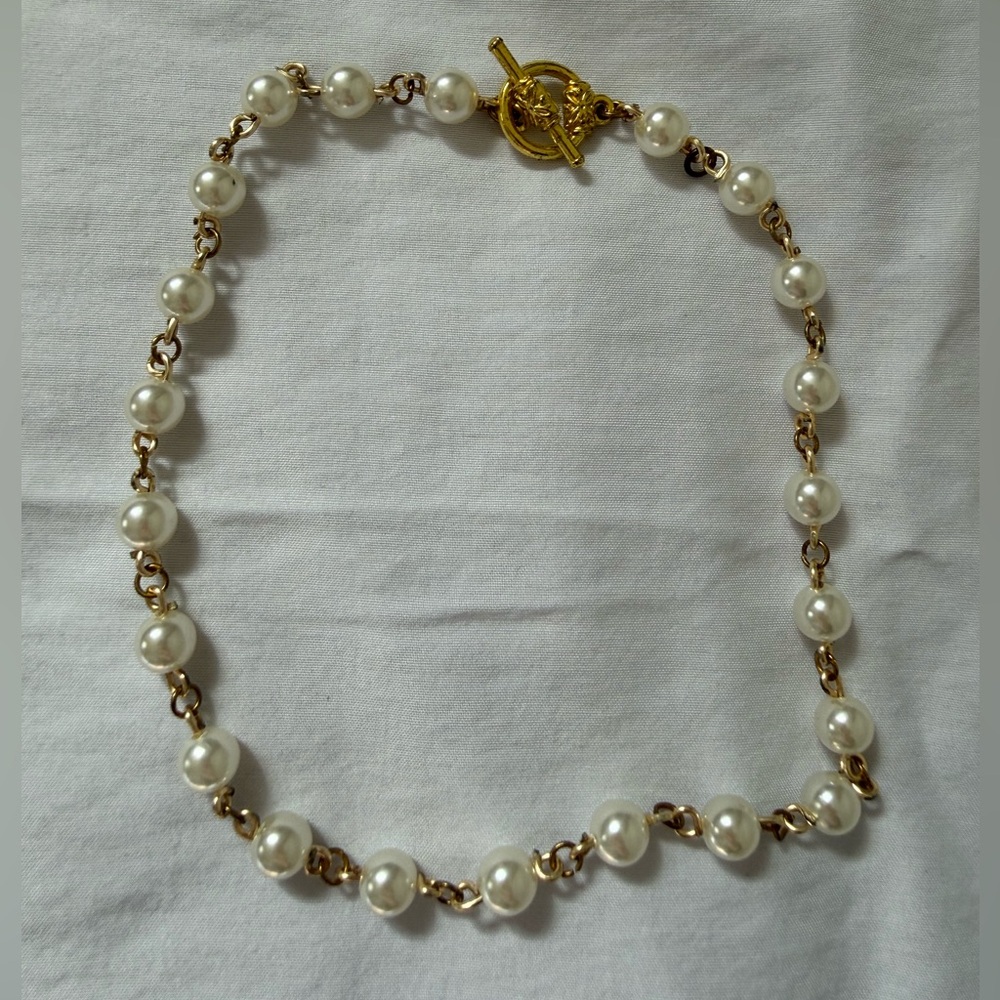 Elegant Gold and Pearl Choker